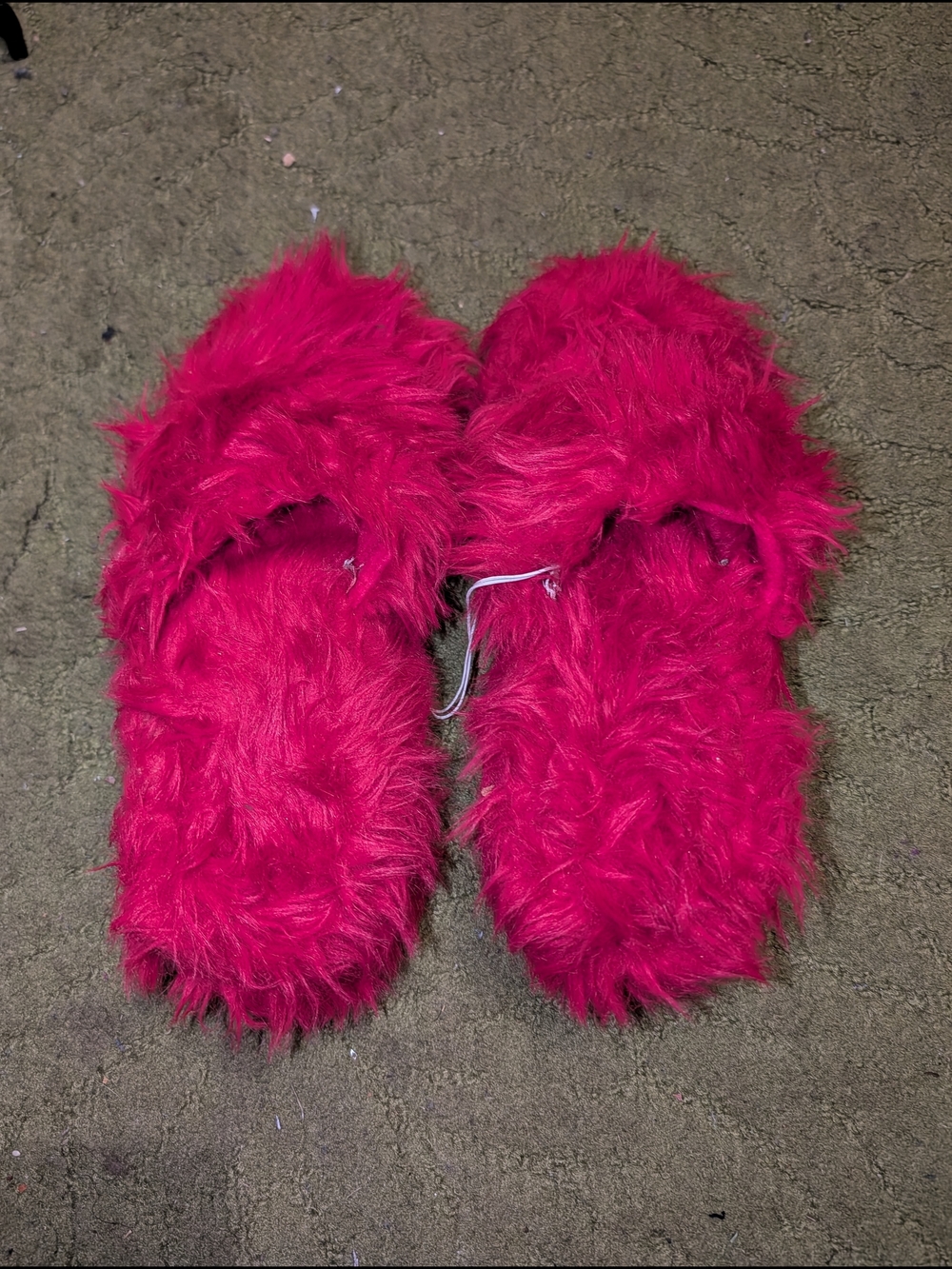 Plush Slide Slippers in Vibrant Hot Pink